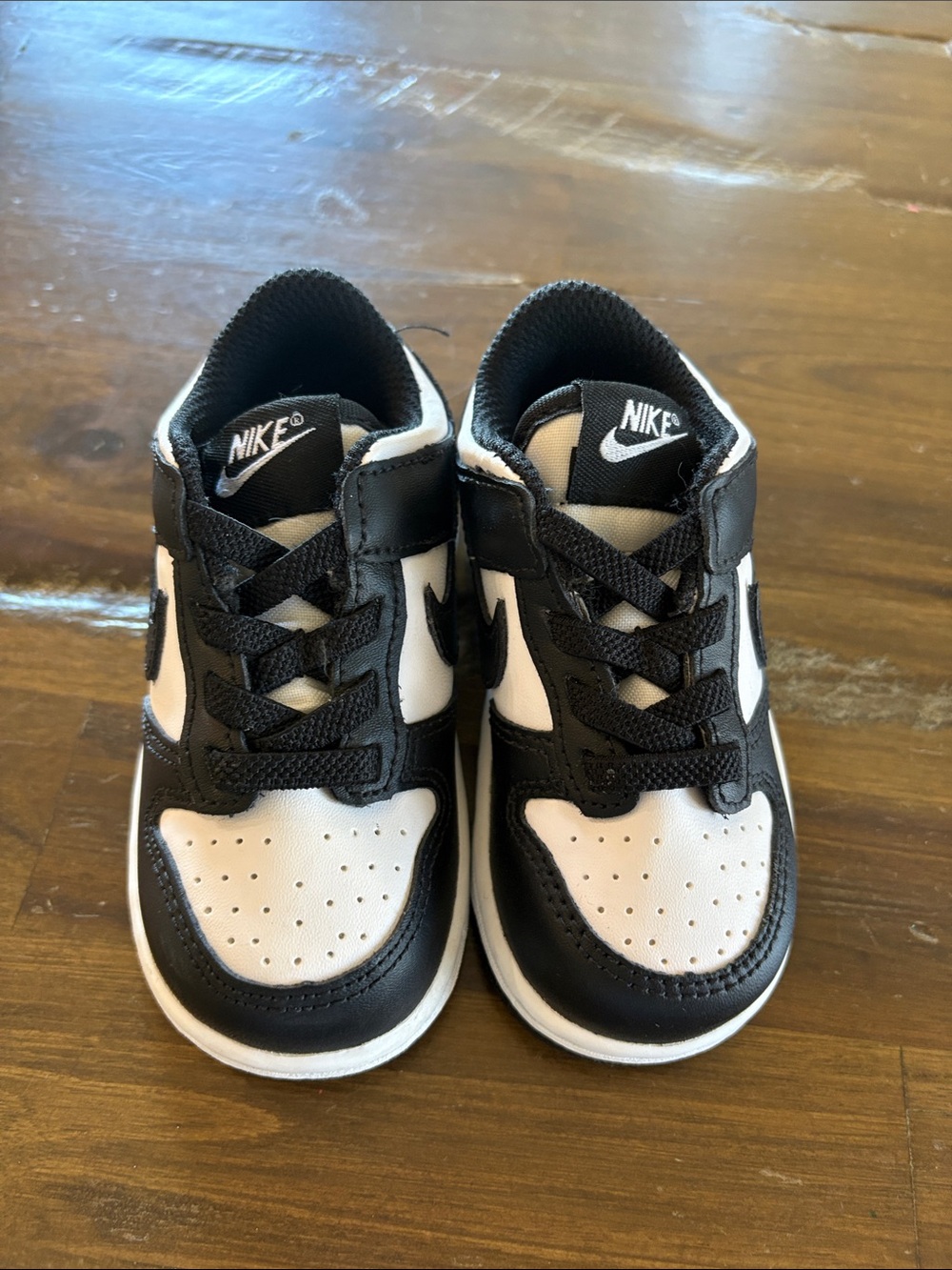 Nike Kids Black and White Dunks Low Top Swoosh Sneakers size 6C - Picture 2 of 5